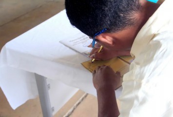 Jovem em medida socioeducativa lança livro de receitas na Bahia: 'educação como agente de transformação'